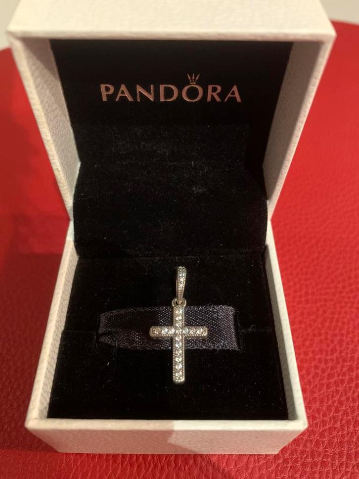 Charm Croix PANDORA, Handtassen en Accessoires, Bedels, Gebruikt, Pandora, Zilver, Ophalen