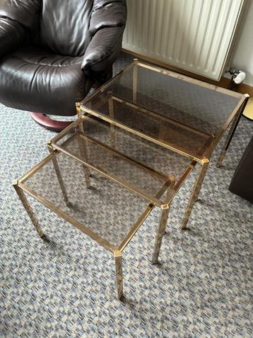 SET VAN 3 VINTAGE SALONTAFELETJES beschikbaar voor biedingen