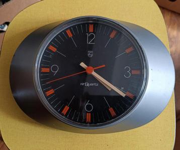 Philips vintage wandklok uit de jaren 70 en 80 uit het ruimt beschikbaar voor biedingen