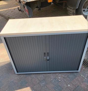 Armoire basse metalique de bureau beschikbaar voor biedingen