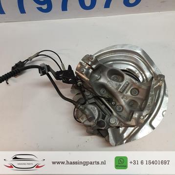 BMW 1-serie Fusee links-voor met artikelnummer 31216792285 beschikbaar voor biedingen