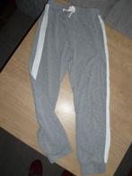 grijze sport broek, maat 140, meisje, Ophalen of Verzenden, Zo goed als nieuw, Meisje, Broek