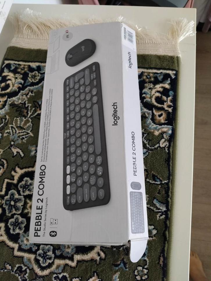 Logitech 920-012209, Computers en Software, Toetsenborden, Zo goed als nieuw, Azerty, Draadloos, Ophalen of Verzenden