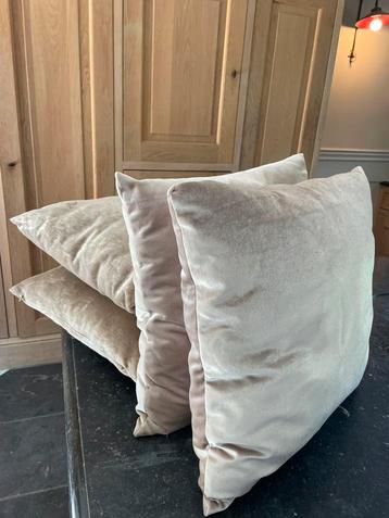 Coussins en satin doré en tissu épais (4), Enlèvement ou Envoi, Comme neuf, Beige, Carré