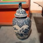Vase en porcelaine bleu et blanc  avec couvercle, Antiek en Kunst, Antiek | Vazen, Ophalen