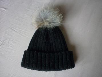 Pompon Muts met Pels van Marmot beschikbaar voor biedingen
