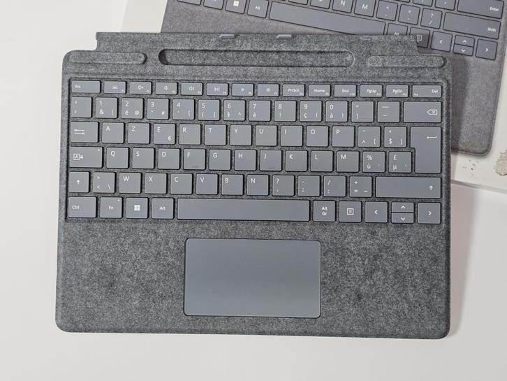 Microsoft Surface Pro Signature Keyboard - Azerty | Retour, Computers en Software, Tablet-hoezen