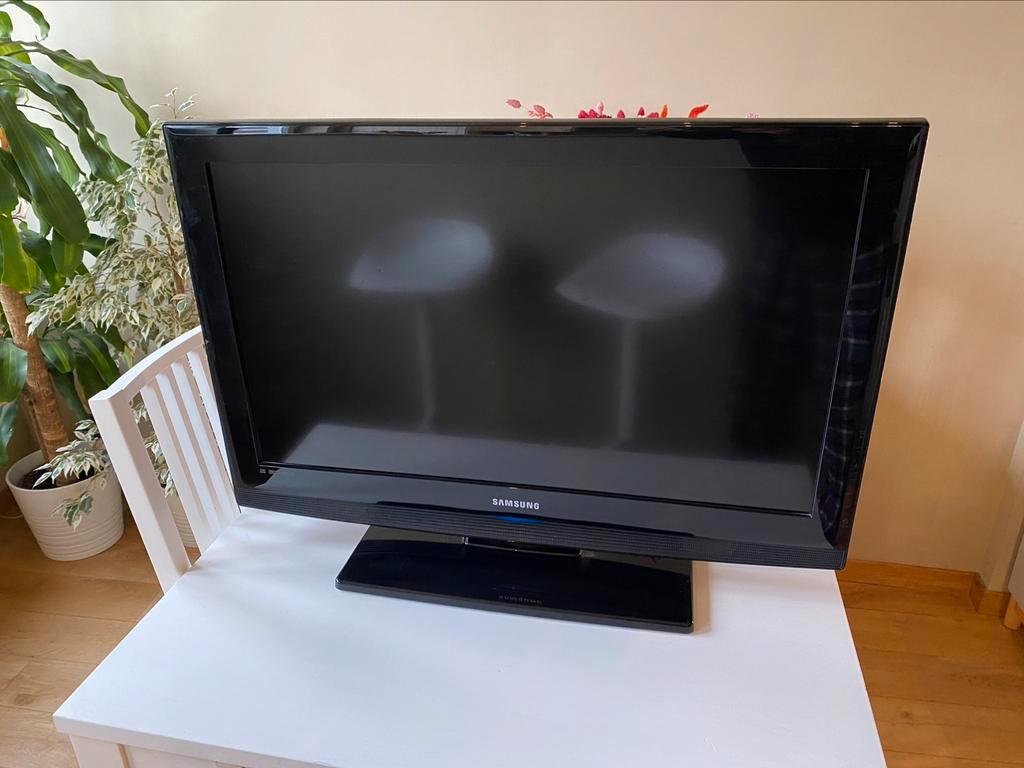 ② SAMSUNG Téléviseur LCD 32 pouces 2 HDMI — Télévisions — 2ememain