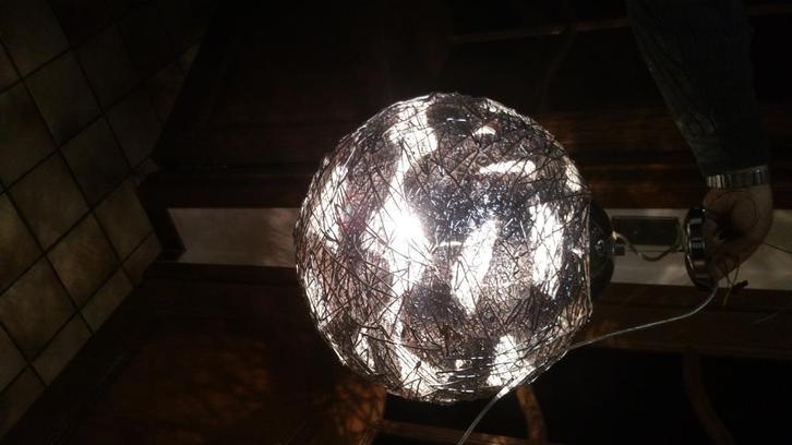 JW0891: moderne kunstige bollamp opgebouwd over een bol van, Huis en Inrichting, Lampen | Plafondlampen, Nieuw, Glas, Ophalen