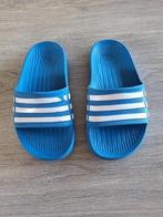 Badslippers Adidas maat K10, Kinderen en Baby's, Kinderkleding | Kinder-zwemkleding, Adidas, Zwemschoenen, Jongen of Meisje, Ophalen of Verzenden