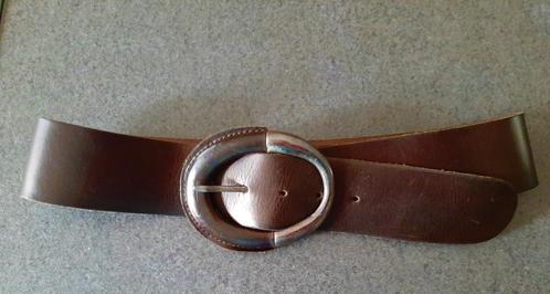 Te koop: Mooie bruine lederen riem voor dames.Maat  85, Kleding | Dames, Riemen en Ceinturen, Zo goed als nieuw, Heupriem, 80 tot 90 cm