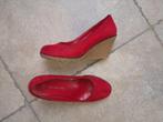 Mooie rode schoenen mt 39, Gedragen, Ophalen of Verzenden, Pumps, Rood