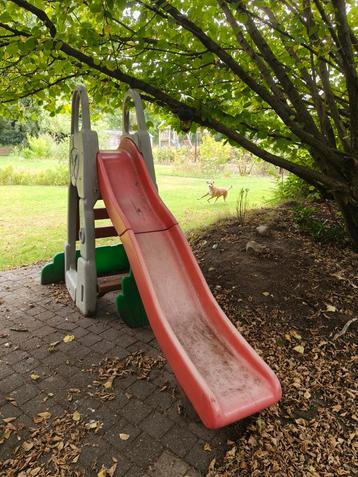 Grote glijbaan met hut van smoby  beschikbaar voor biedingen