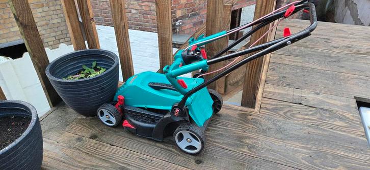 Elektrische grasmaaier Bosch, Tuin en Terras, Grasmaaiers, Elektrische grasmaaier, Ophalen