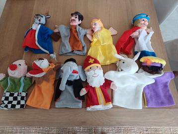 Verzameling van 10 handpoppen  beschikbaar voor biedingen