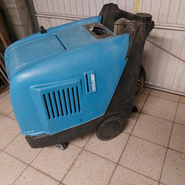 Warmwater Hogedrukreiniger AKIO, Tuin en Terras, Hogedrukreinigers, Zo goed als nieuw, Elektrisch, Met regelbare waterdruk, Met autostop en -start