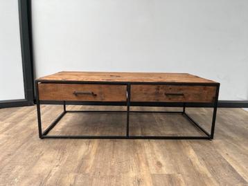 Salontafel industrieel beschikbaar voor biedingen