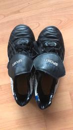 Chaussures de foot 30, Sports & Fitness, Comme neuf