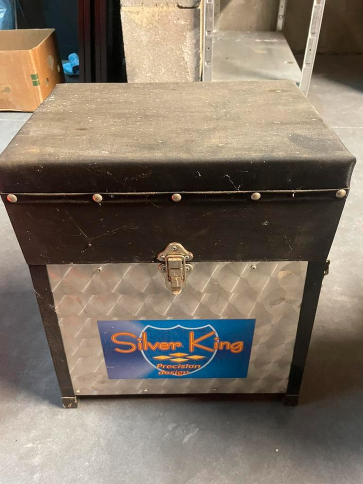 Visbak merk Silverking en twee vishengels 4m en 6,8m, Watersport en Boten, Hengelsport | Algemeen, Zo goed als nieuw, Ophalen