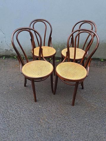 4 chaises vintage style Thonet.