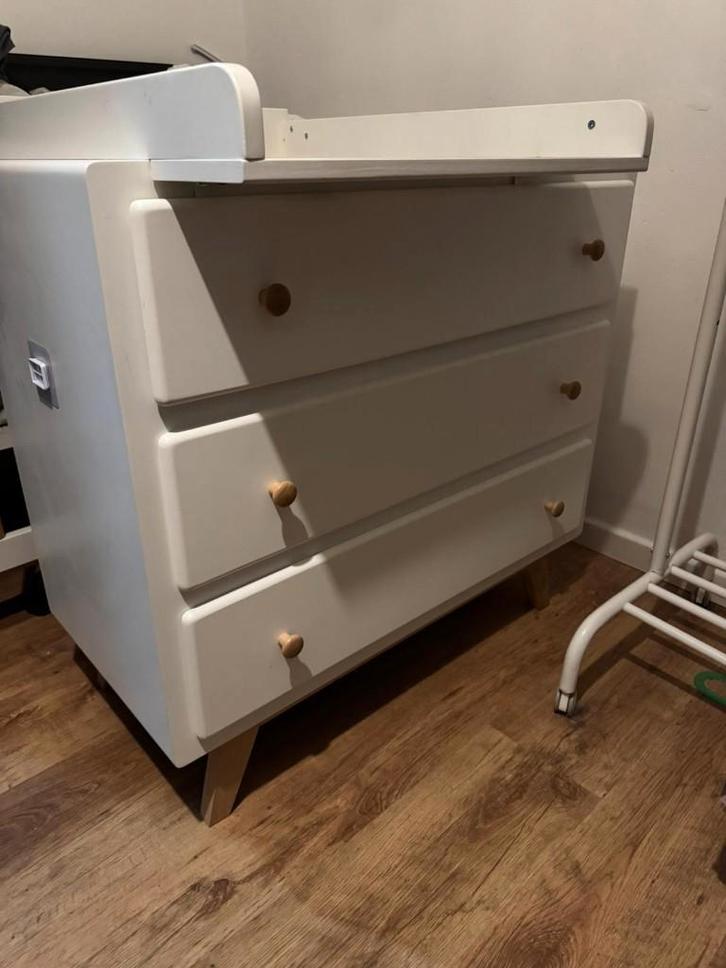 Ladenkast met 3 laden + verschoontafel Maison du Monde baby, Kinderen en Baby's, Kinderkamer | Commodes en Kasten, Zo goed als nieuw