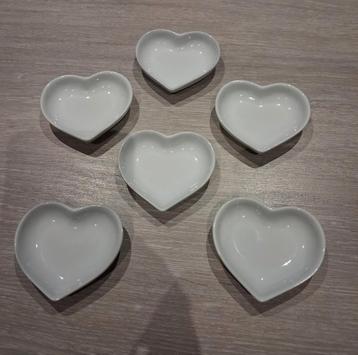 Servies voor aperitiefhapjes beschikbaar voor biedingen