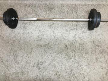 lange baar + 40kg aan gewichten beschikbaar voor biedingen