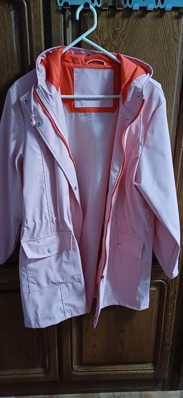 Roze Regenjas  beschikbaar voor biedingen