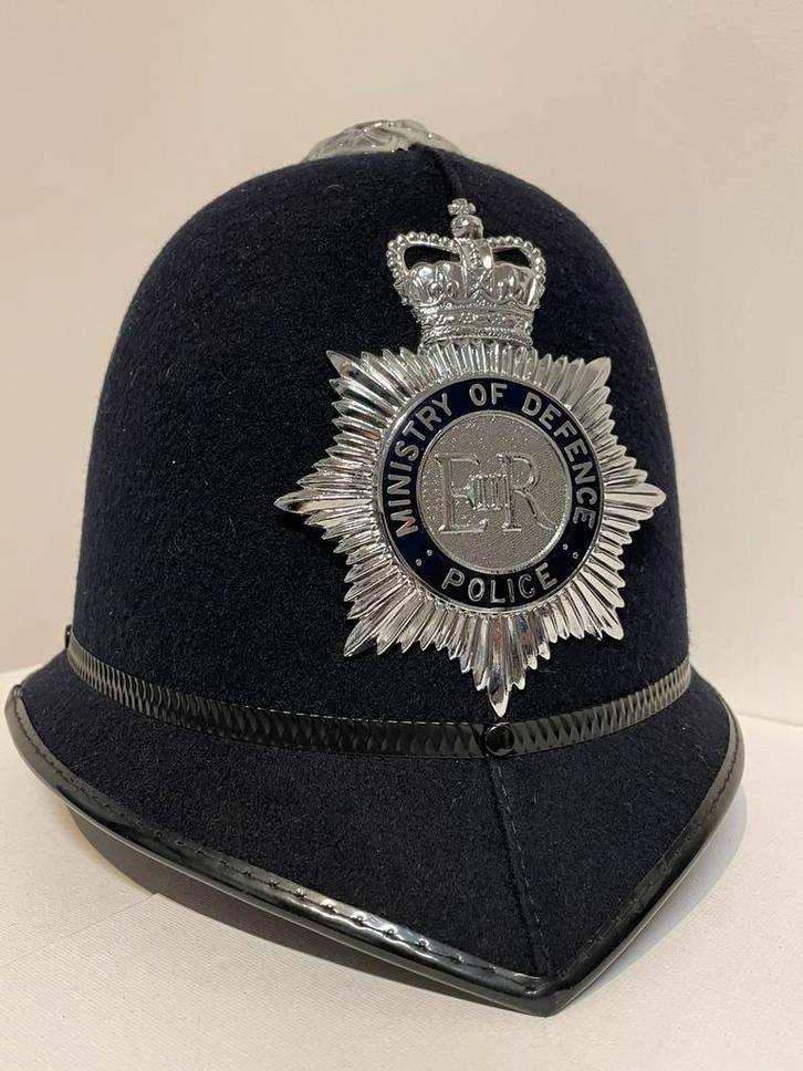 Casque de la police du ministère de la Défense (G.B.), Collections, Objets militaires | Général, Autres, Enlèvement ou Envoi