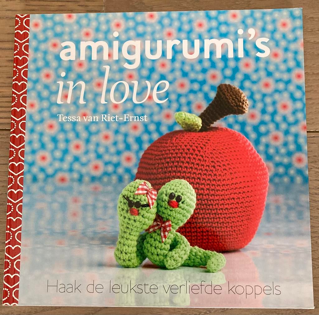 Tessa van Riet-Ernst - Amigurumi's in love, Boeken, Hobby en Vrije tijd, Zo goed als nieuw, Breien en Haken, Ophalen of Verzenden