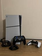 Ps5 slim met 2 controllers en kabels, Games en Spelcomputers, Ophalen, Zo goed als nieuw