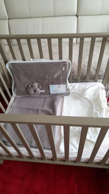 Matelas QUAX+ de la marque BABYPARK, cadre de parc, couvertu, Enlèvement, Comme neuf, Rectangulaire, Réglable en hauteur