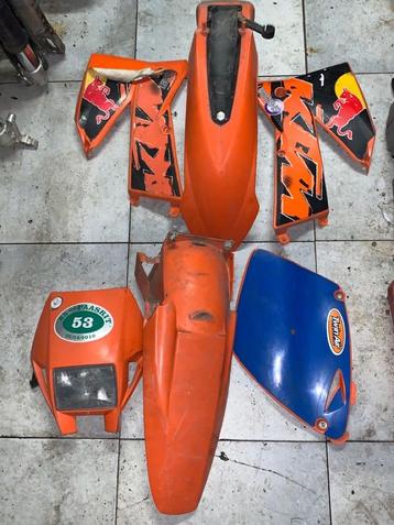Lot plastique 450 exc beschikbaar voor biedingen