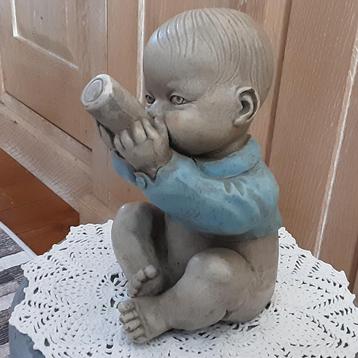 Zeer schattige vintage detaliseerde stenen beeld baby H19cm beschikbaar voor biedingen