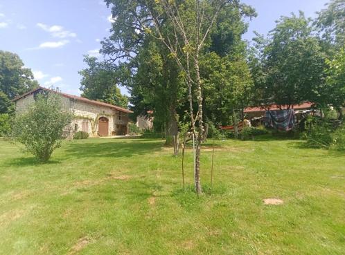 Frankrijk, Auvergne, hoeve, huis met schuur en gite op 2ha, Immo, Buitenland, Frankrijk, Woonhuis, Landelijk