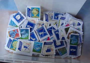Doos postzegels 597 gram beschikbaar voor biedingen