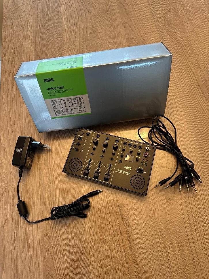 Korg Volca Mixer + Stand voor 3 Volca's, Muziek en Instrumenten, Overige Muziek en Instrumenten, Nieuw, Ophalen