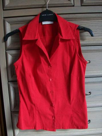 Rood  getailleerd  bloes/topje maat 34 zonder mouwen