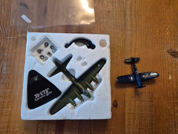 „Memphis Belle” gegoten vliegtuigbommenwerper+F4-U-gevechtsv beschikbaar voor biedingen