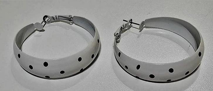 OORBELLEN, Handtassen en Accessoires, Oorbellen, Nieuw, Hangers, Overige materialen, Wit, Ophalen of Verzenden