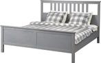 Gevraagd Hemnes Ikea bed kleur grijs 200x160cm+ nachttafel, Grijs, Ophalen of Verzenden