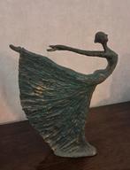 Beeld van dansende ballerina in polyresin., Ophalen