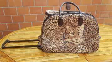 Reistas met wielen beschikbaar voor biedingen