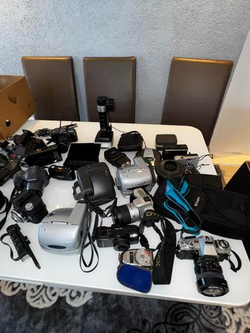 Camera's tekoop + accessoires beschikbaar voor biedingen