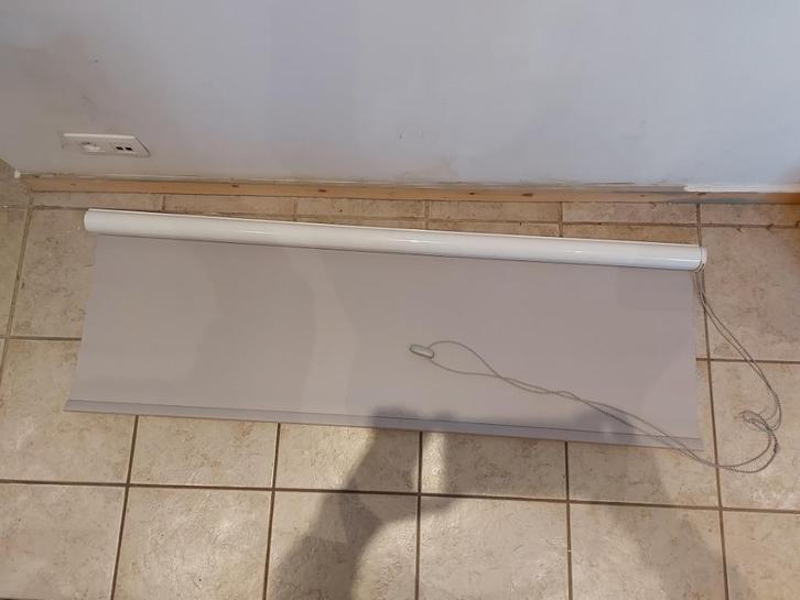 Groot grijs rolgordijn 150 cm, Huis en Inrichting, Stoffering | Gordijnen en Lamellen, Gebruikt, 100 tot 150 cm, Grijs, Ophalen