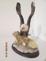 Aigle sur son rocher, Collections, Statues & Figurines, Comme neuf, Animal, Enlèvement ou Envoi