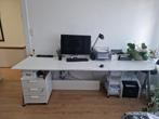 Bureau Ikea wit geschilderd(bruin) blad incl bruin ladeblok, Huis en Inrichting, Bureaus, Ophalen, Gebruikt, Bureau