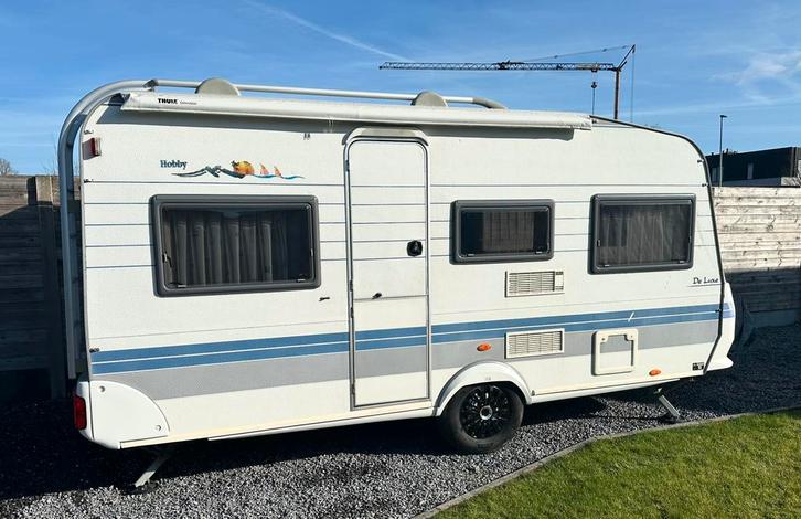 HOBBY deluxe easy 450 E, Caravanes & Camping, Caravanes, Particulier, jusqu'à 4, Banquette en rond, Hobby, Lit transversal, 4 à 5 mètres