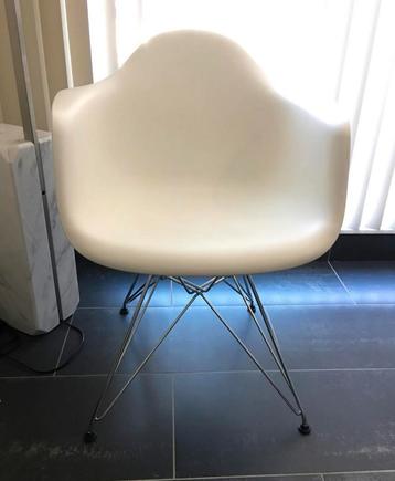 Originele Eames Dar stoel wit .., Huis en Inrichting, Stoelen, Ophalen, Kunststof, Wit, Design