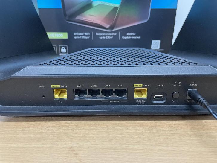 Netgear NightHawk RAXE300 - Gaming - Streaming - Télétravail, Informatique & Logiciels, Commutateurs réseau, Comme neuf, Enlèvement ou Envoi